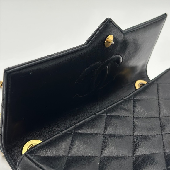 CHANEL VINTAGE CRYSTAL FLAP BAG SMALL - Picture 11 of 16